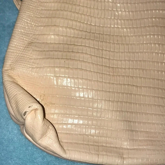 𝅺Cross body vintage handbag🎉Host Pick🎉 - Picture 7 of 7